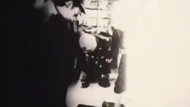 Пришелец на носилках смотреть онлайн