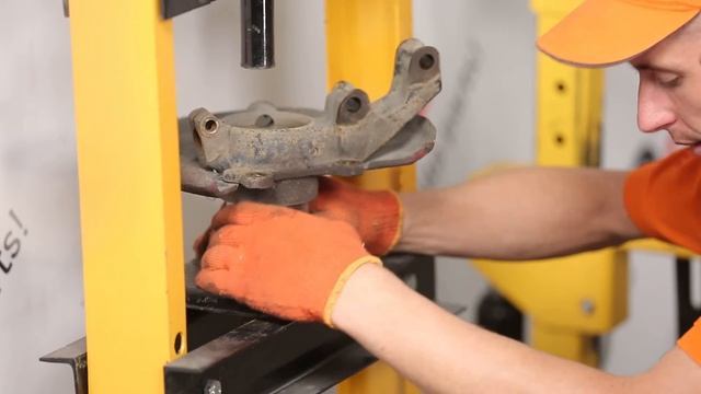 Hvordan bytte forhjulslager på AUDI 80 B4 [BRUKSANVISNING] смотреть онлайн