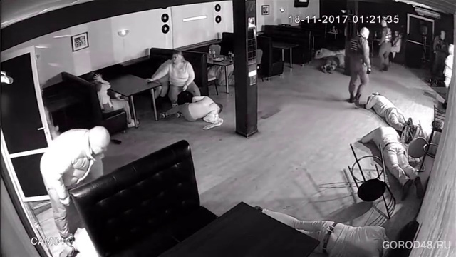 Обиженные “цыганами" полицейские устроили «показательное выступление» в Елецком клубе смотреть онлайн