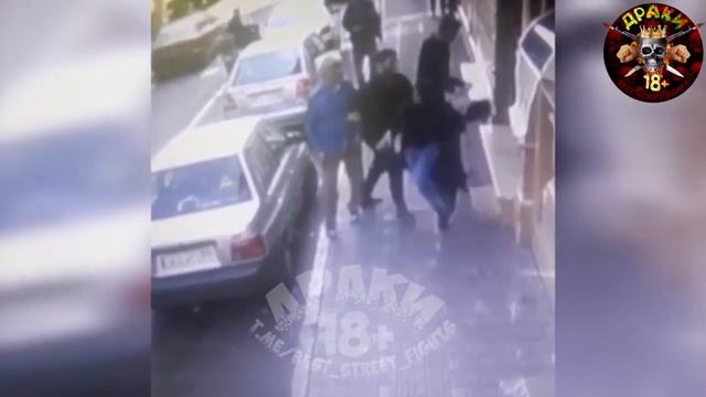Уличный драки мужчина избил женщина смотреть онлайн