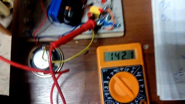 Замер напряжения ОЭДС на коллекторной обмотке блокинг генератора равен 160 Вольт при Uпит=6 В. Схем смотреть онлайн