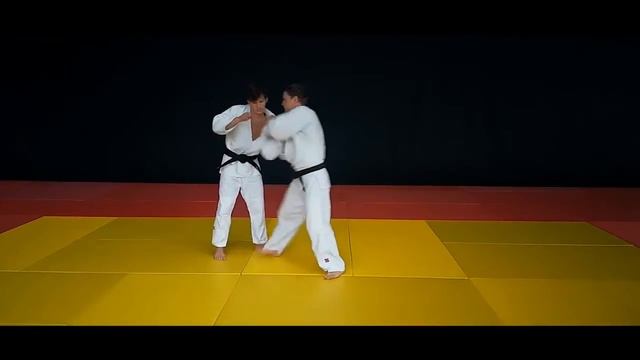 Seoi Otoshi / Бросок через спину с колен смотреть онлайн