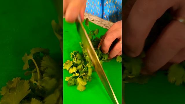 Приготовьте по этому рецепту салат и все хором попросят добавки! Невероятно простой рецепт с мясом! смотреть онлайн