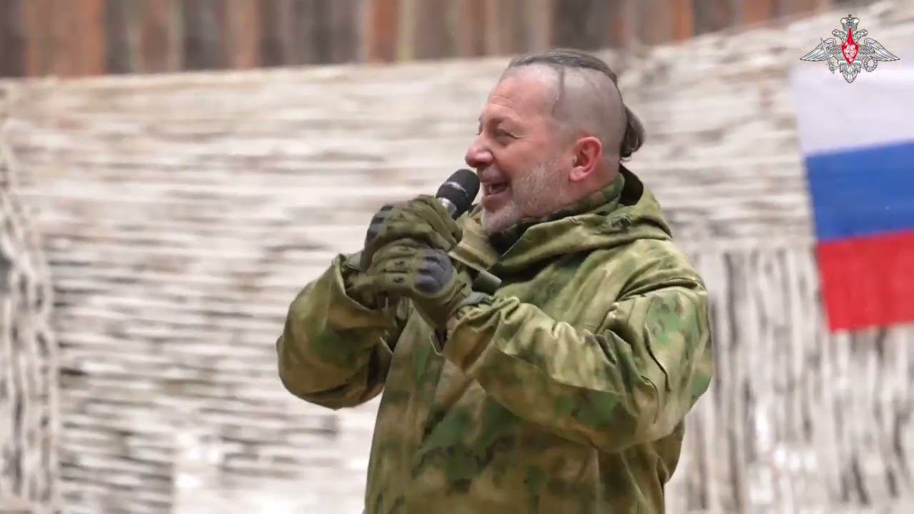 Известные екатеринбуржцы выступили для военнослужащих в зоне СВО. Видео: Минобороны РФ смотреть онлайн