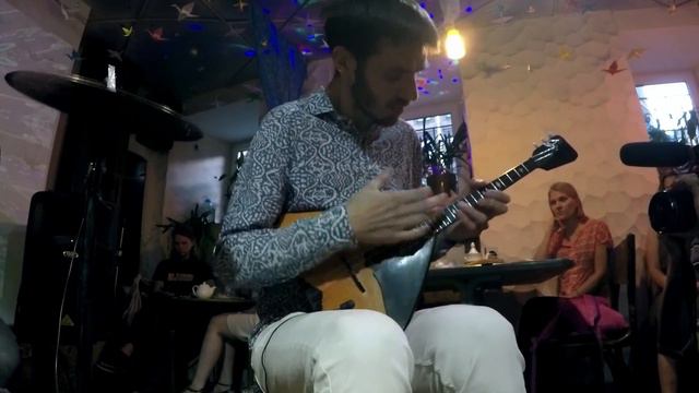 Three Pandas and the Moon - Handpan, Cajon, Balalaika, Concert at Auroville cafe, HD 2017 смотреть онлайн