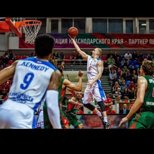 Артём Исаков, профессиональный игрок, многократный  победитель суппер лиги, обладатель кубка России