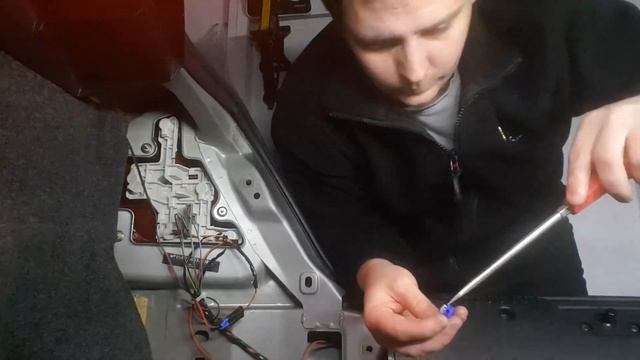 Ford Mondeo mk3 indicator rear bulb to led change смотреть онлайн