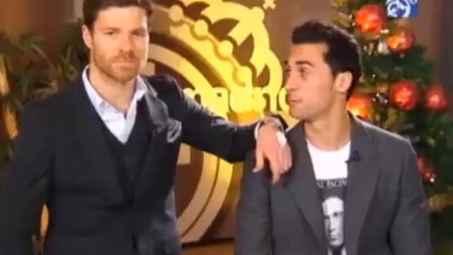 Real Madrid - Saludos Navideños de Xabi Alonso y Alvaro Arbeloa смотреть онлайн
