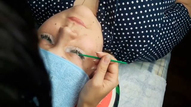 снятие наращенных ресниц.Снятие ресниц смотреть онлайн