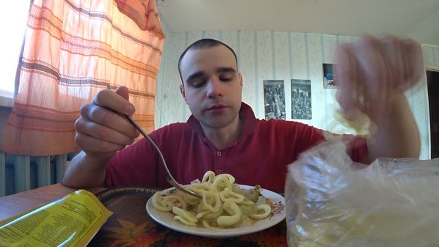 МУКБАНГ ПЮРЕ ПОДЛИВА с МЯСОМ и ЛУКОВЫЕ КОЛЬЦА / ОБЖОР / Еда на камеру / ОБЕД