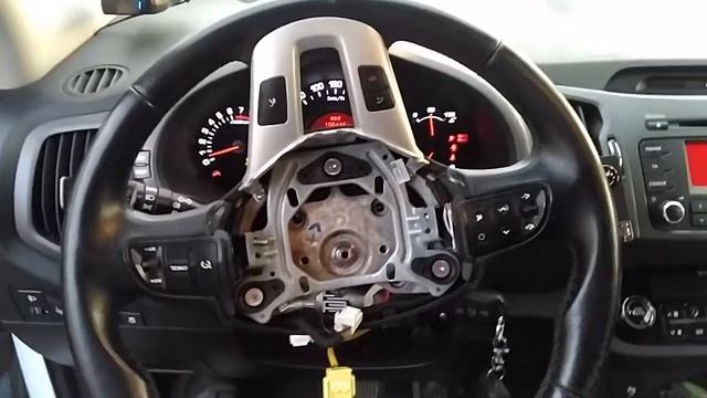 KIA SPORTAGE 3.Настройка положения руля смотреть онлайн