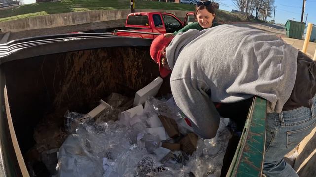 Great Dumpster Dive at the Mall & Retail Shops! смотреть онлайн
