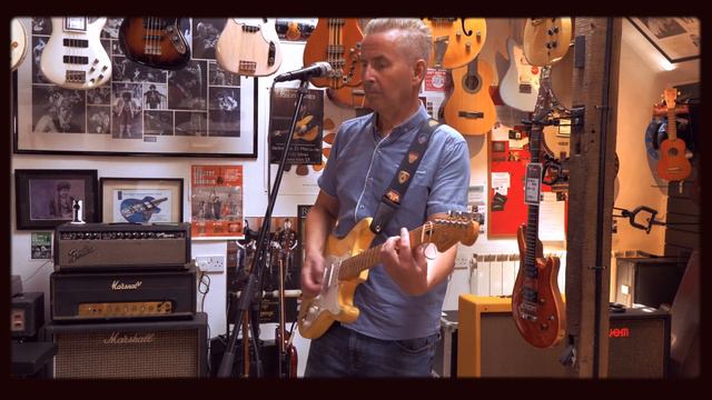 Live at Phil's Vintage Guitars - Colin - Low Down смотреть онлайн