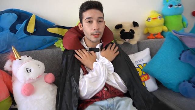 DIVENTO UN VAMPIRO PER 24 ORE! *lo spirito di halloween ci ha trasformato* смотреть онлайн