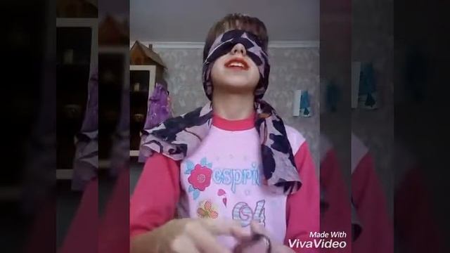 Челендж. Делаю макияж с закрытыми глазами без зеркала!!! (1 часть) смотреть онлайн