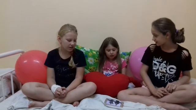 Маленькая девочка поёт песню сопрано. Мы в больнице. В конце зашол мед брат смотреть онлайн