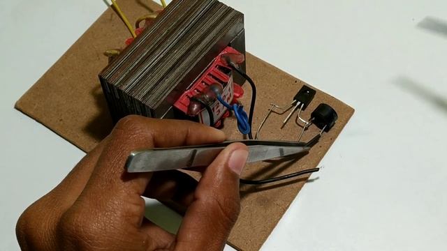 12 Volt To 220 Volt AC Inverter