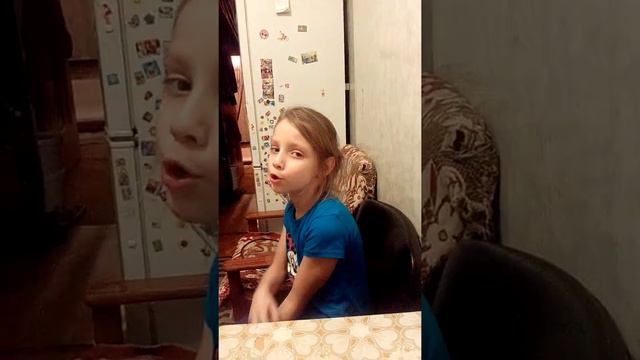 Девочка 6 лет поет песню: не беги от меня смотреть онлайн