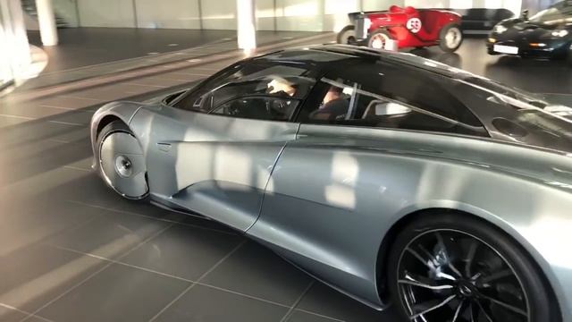 McLaren Speedtail leaving McLaren building driven by Alex Alexiev. смотреть онлайн
