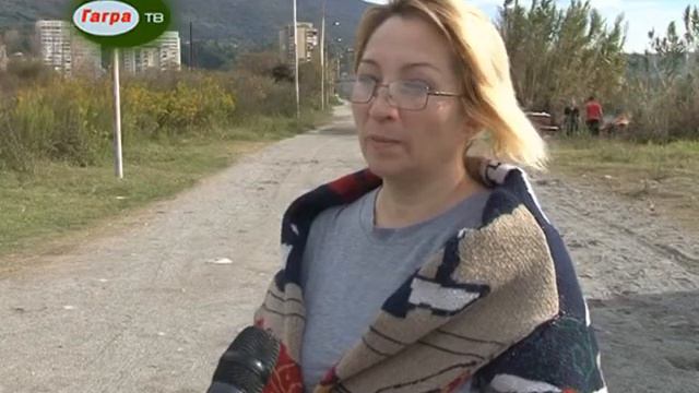Жители микрорайона Кемпинг своими силами ведут работы по благоустройству пляжной зоны смотреть онлайн