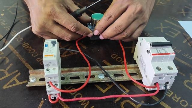 Latching Relay Impulse relay, Latching Relay Basics and working principle, pulse on pulse off rela смотреть онлайн