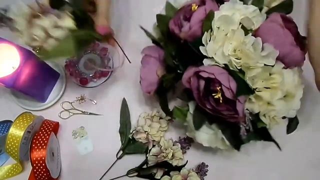 Цветочные композиции . Сиреневые пионы, гортензия и донник смотреть онлайн