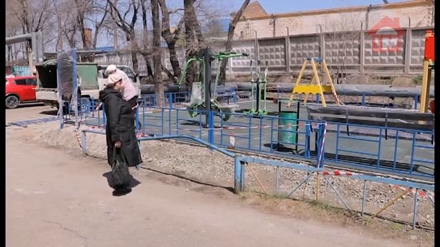 Первую в этом году детскую площадку по программе 1000 дворов возвели в Уссурийске смотреть онлайн