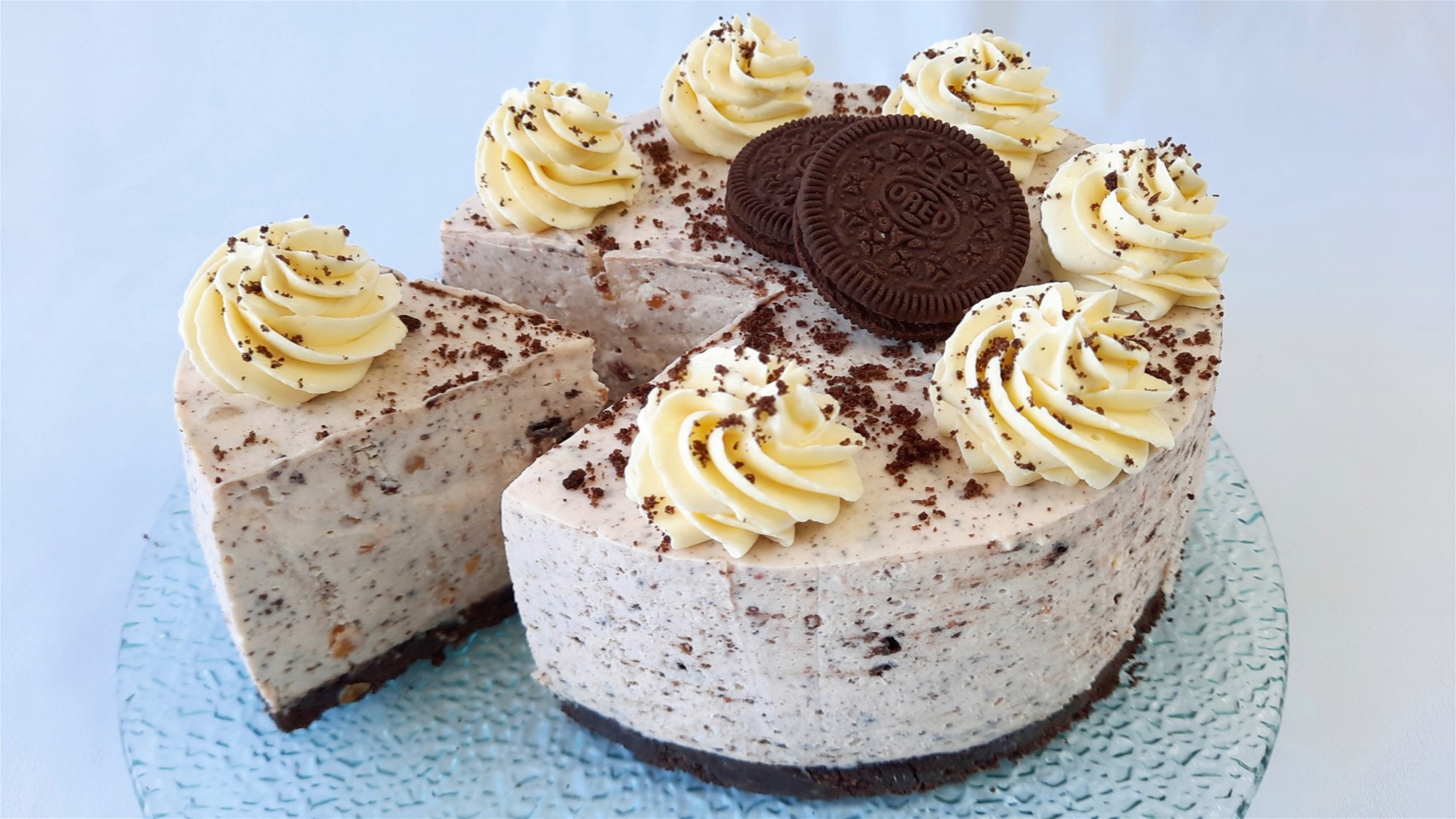 ТВОРОЖНЫЙ ТОРТ ОРЕО С КЛУБНИКОЙ / торт без выпечки / чизкейк орео без выпечки смотреть онлайн