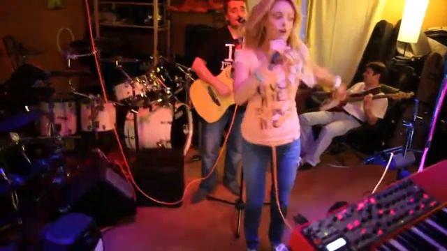 Елена Максимова и проект 'MaLena & The Bubbles' U2 Pride live m4v смотреть онлайн