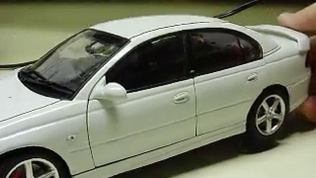 Custom Holden HSV VT2 Clubsport R8 diecast Australian police car model with working lights and sire смотреть онлайн