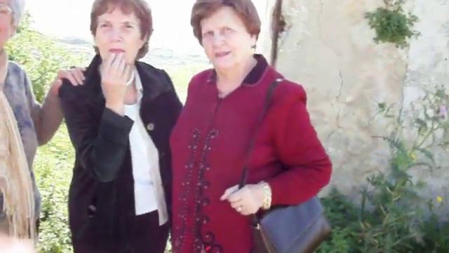 Salaparuta, with Maria and Franca, in front of Pasquale Recca's home.MOV смотреть онлайн