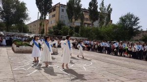 Olmaliq shahar 2-maktab 11- B sinf qizlari ijrosidagi gruzincha raqs.