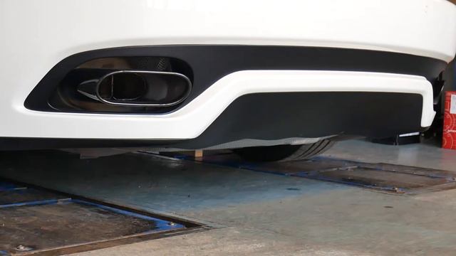 Maserati Gran Turismo with Brilliant Exhaust смотреть онлайн