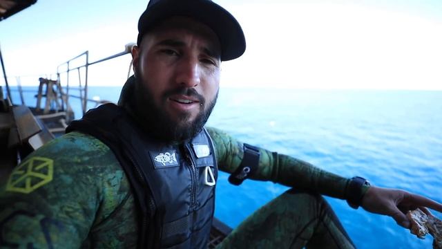 Exploring Underwater Worlds Most Dangerous HOTEL!! (mega shark) смотреть онлайн