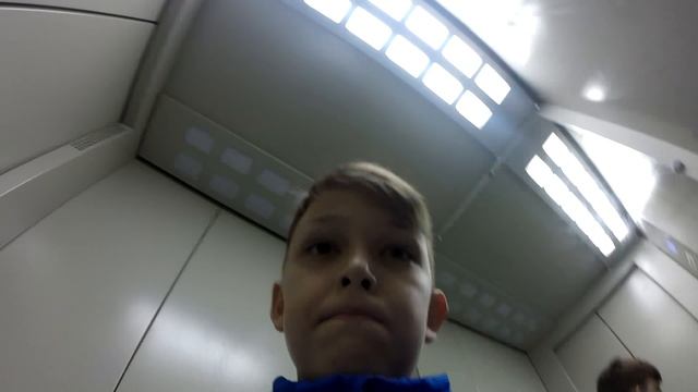 Странные лифты у нас в доме смотреть онлайн