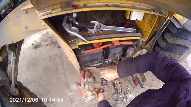 Не отключается передний мост экскаватора погрузчика. Поиск неисправности. Устранение. На Volvo bl71 смотреть онлайн