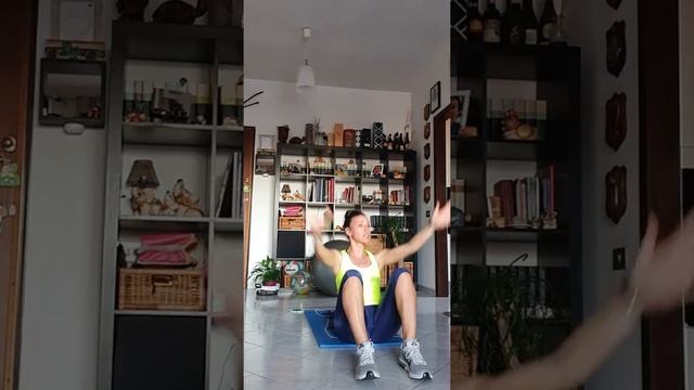 Total WorkOut 24.03.2020 - Addome e stretching (Diretta Instagram 2/2) смотреть онлайн