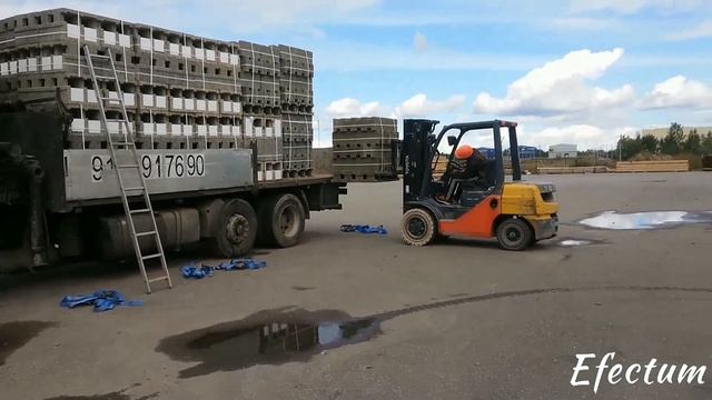 Процесс погрузки блоков Durisol для отправки на строительные объекты. смотреть онлайн