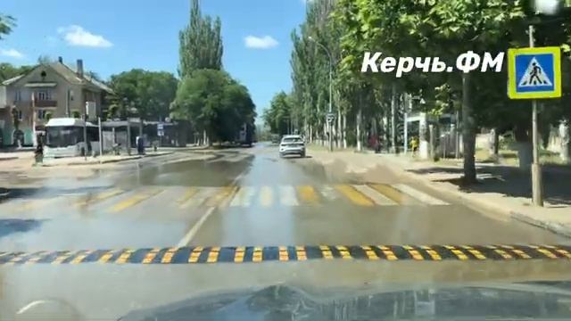 На ул. Орджоникидзе в Керчи появился еще один лежачий полицейский смотреть онлайн