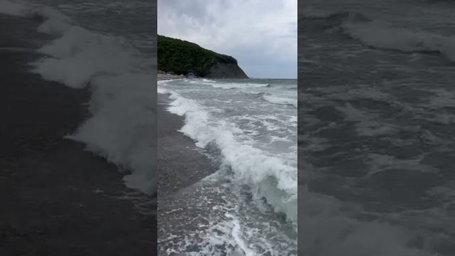 Архипо-Осиповка 18 апреля 2024 года ☁️ Чёрное море штормит 🌊 Видео: Savage смотреть онлайн