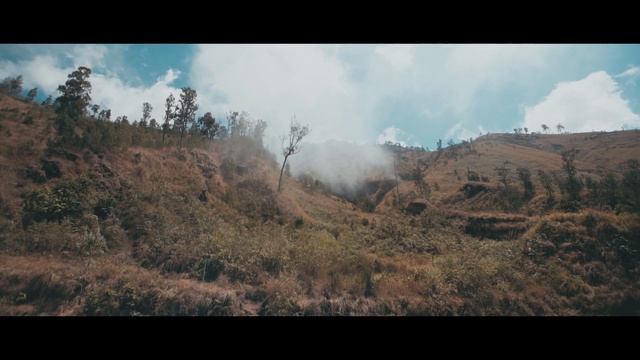 RINJANI : THE QUEEN OF INDONESIA MOUNTAINS (CINEMATIC) смотреть онлайн