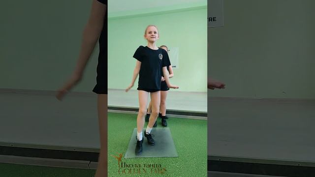 НА УРОКЕ СТЕП ТАНЦА / ЧЕЧЁТКА / РОСТОВ-НА-ДОНУ / ДЕТСКАЯ ШКОЛА ТАНЦА GOLDEN TAP DANCE THEATRE смотреть онлайн