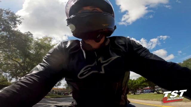 2022 Yamaha R7 - First Ride Review смотреть онлайн