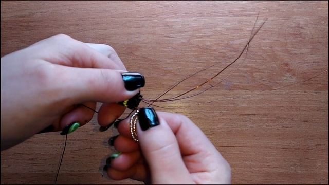 Пчела из бисера и проволоки