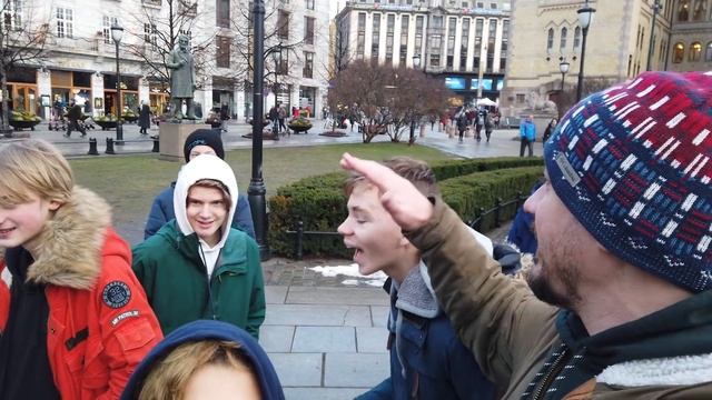 Norveç Oslo Sokak Sokak Geziyoruz - Norveç Vlog ?? смотреть онлайн