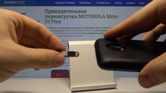 Первые шаги с MOTOROLA Moto Z3 Play — Как вставить Сим-карту и карту памяти? смотреть онлайн