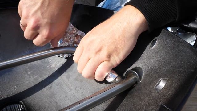 Обзор Weber q2200 и Копчение на газовом гриле. Курица гриль с тархуном. смотреть онлайн