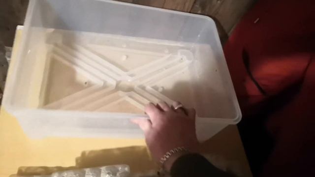 Китайский инкубатор И-24куда заливать воду. смотреть онлайн