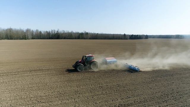 Демонстрация трактора Valtra и пневматической сеялки Lemken Solitair 12 смотреть онлайн