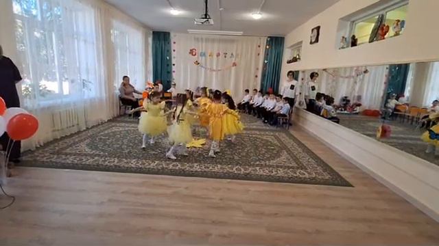 Красивый танец"Солнечные лучики" на 8 марта смотреть онлайн